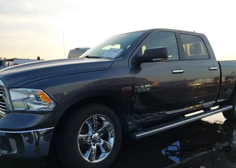 2018 Ram 1500 Big Horn 4X4 6'4 Box z USA, uszkodzony, nr VIN 1C6RR7TT8JS247114